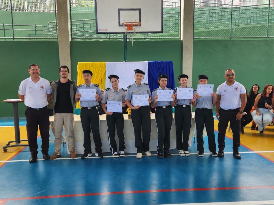 alunos-destaque-da-escola-civico-municipal-julio-cezar-de-tullio-sao-premiados-pelo-desempenho-2.jpeg