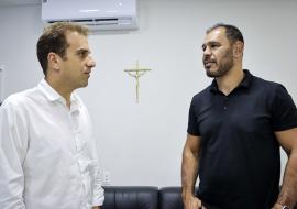 campeao-de-mma-apresenta-projeto-de-esportes-para-rede-municipal-de-ensino.jpg