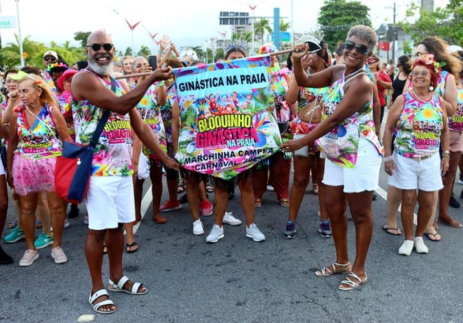 carnaval-em-caraguatatuba-atrai-mais-de-300-mil-pessoas-1.jpg