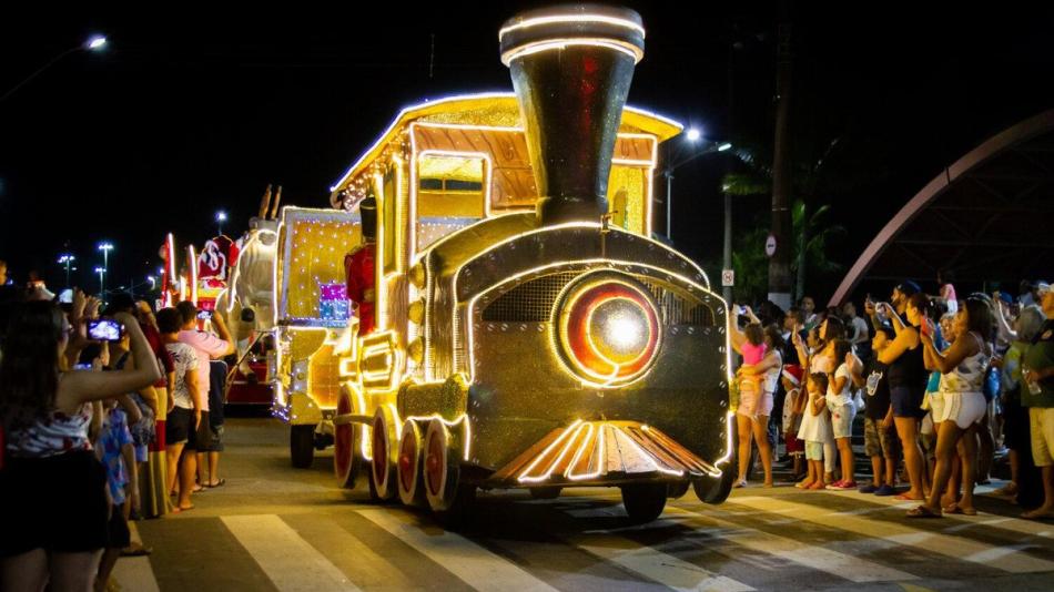 christmas-experience-prefeitura-de-ilhabela-leva-parada-de-natal-as-ruas-da-cidade-neste-domingo-21.jpg