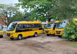 frota-do-transporte-escolar-de-ilhabela-garante-atendimento-a-mais-de-16-mil-alunos-da-rede-municipal.jpeg