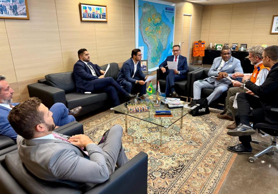 ministro-waldez-goes-garante-a-prefeito-reinaldinho-moreira-liberacao-de-recursos-para-estrada-beira-rio-2.jpeg