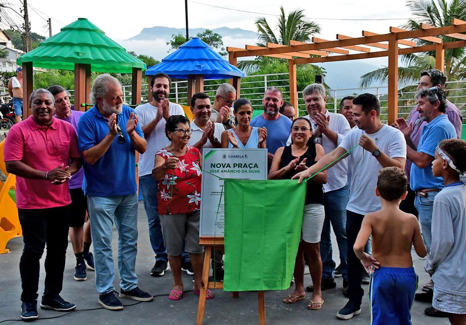 prefeito-colucci-entrega-nova-praca-no-itaquanduba-e-reforca-investimentos-no-bairro-1.jpg