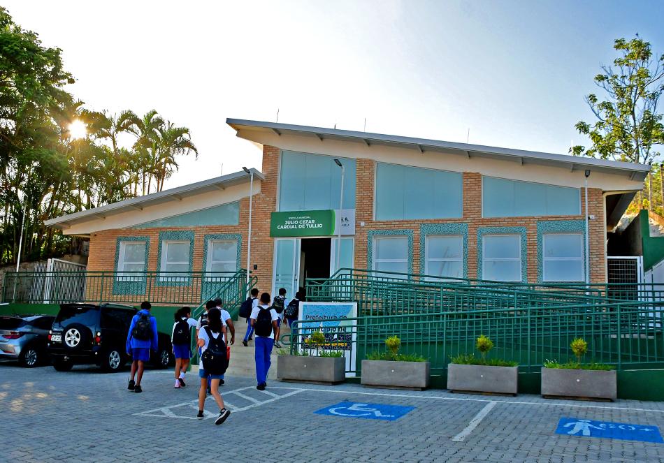 prefeito-colucci-entrega-nova-unidade-da-escola-civico-municipal-no-alto-da-barra-2.jpg