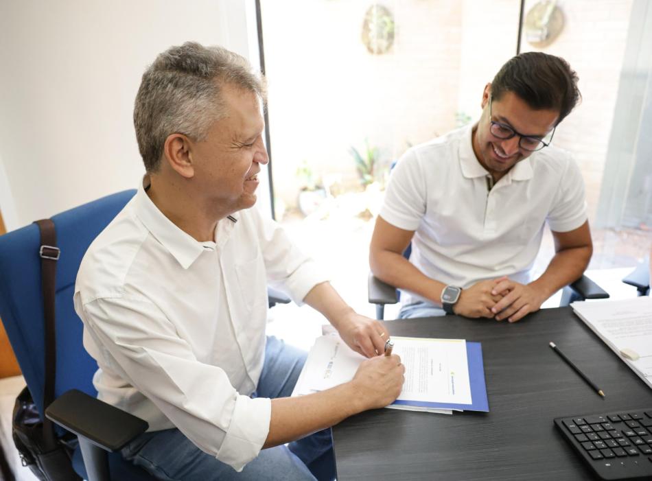 prefeito-reinaldinho-assina-com-comite-paralimpico-brasileiro-para-capacitar-professores-no-atendimento-a-pessoa-com-deficiencia-2.jpeg