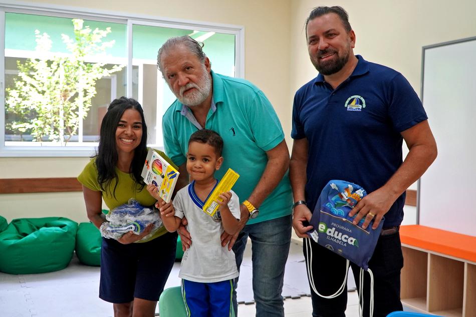 prefeito-toninho-colucci-da-inicio-ao-maior-concurso-da-educacao-ja-realizado-em-ilhabela.jpeg