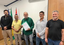 prefeito-toninho-colucci-entrega-projeto-da-ldo-2027-a-camara-municipal-1.jpeg