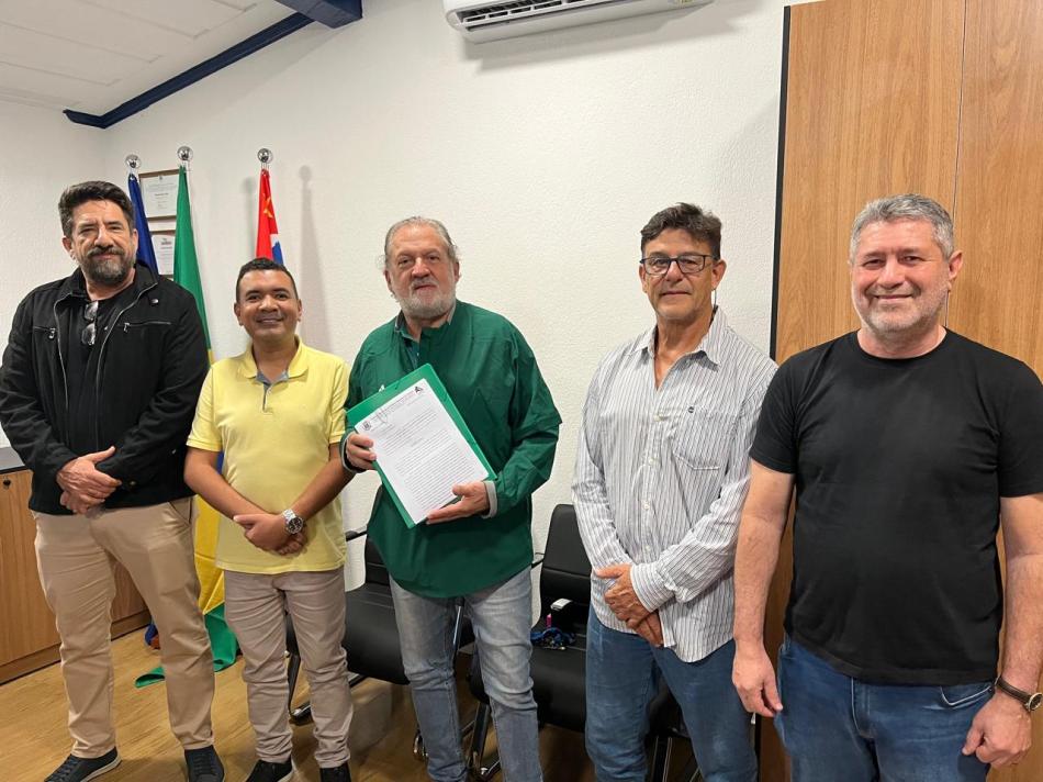 prefeito-toninho-colucci-entrega-projeto-da-ldo-2027-a-camara-municipal-1.jpeg