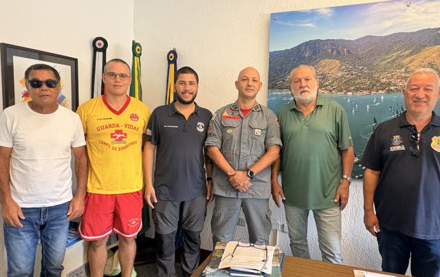 prefeito-toninho-colucci-trata-da-implantacao-da-base-do-gbmar-em-reuniao-com-comando-dos-bombeiros-maritimos.jpeg