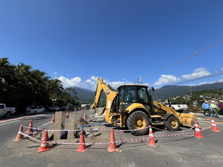 prefeitura-acompanha-reparo-emergencial-apos-rompimento-de-adutora-da-sabesp-e-garante-seguranca-no-local.jpg