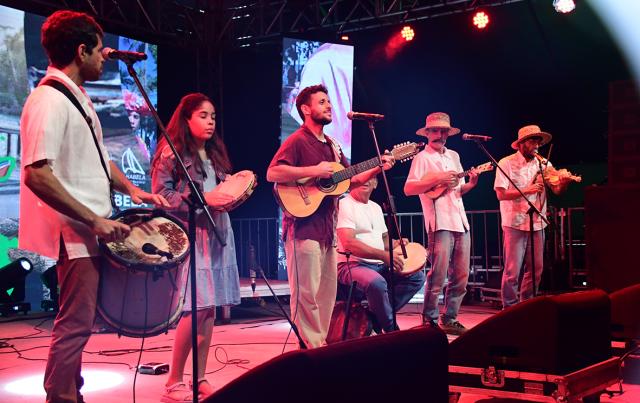 prefeitura-de-ilhabela-abre-a-31-semana-da-cultura-caicara-com-homenagens-emocionantes-e-valorizacao-das-tradicoes-do-povo-caicara-4.jpeg