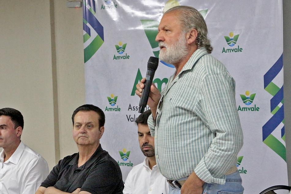 presidente-do-conselho-da-agemvale-prefeito-de-ilhabela-participa-de-reuniao-em-taubate.jpg