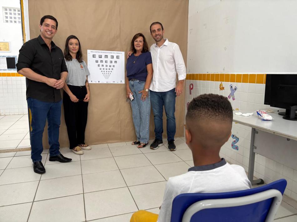 projeto-de-acuidade-visual-do-presidente-da-camara-antonio-carlos-junior-chega-a-52-escolas-municipais-2.jpeg